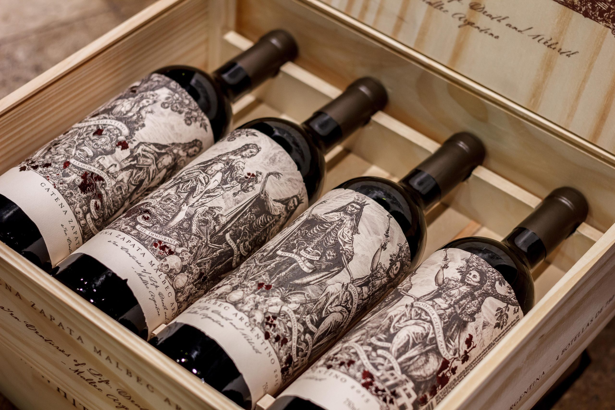 Catena Zapata Argentino Malbec Wooden Box (1)